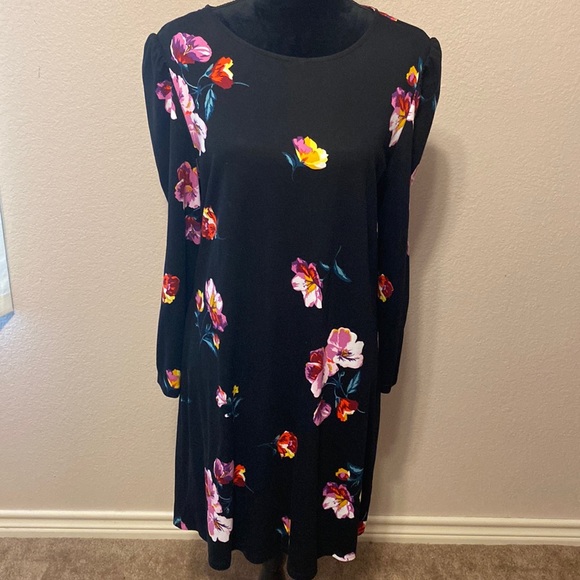 Old Navy Dresses & Skirts - Old Navy Black Floral Dress Long Sleeve